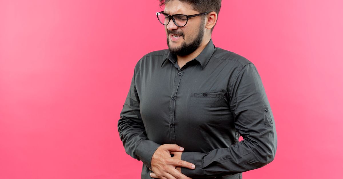 पेट के दाईं ओर दर्द: इसका क्या मतलब हो सकता है?