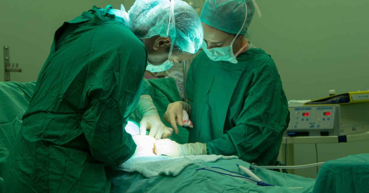 डे-केयर लैप्रोस्कोपिक हर्निया सर्जरी रिकवरी को कैसे बदल रही है